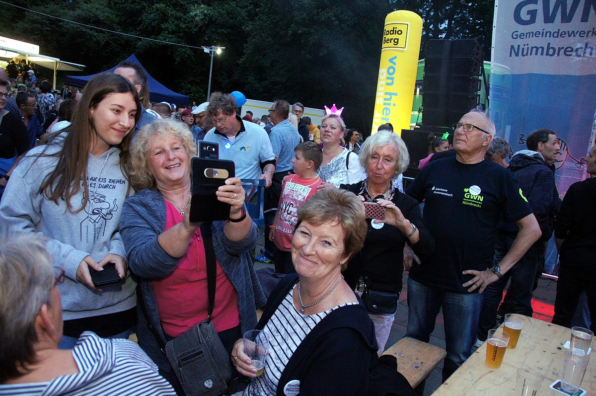 /2019/07/13-7-2019lichterfestg06.JPG