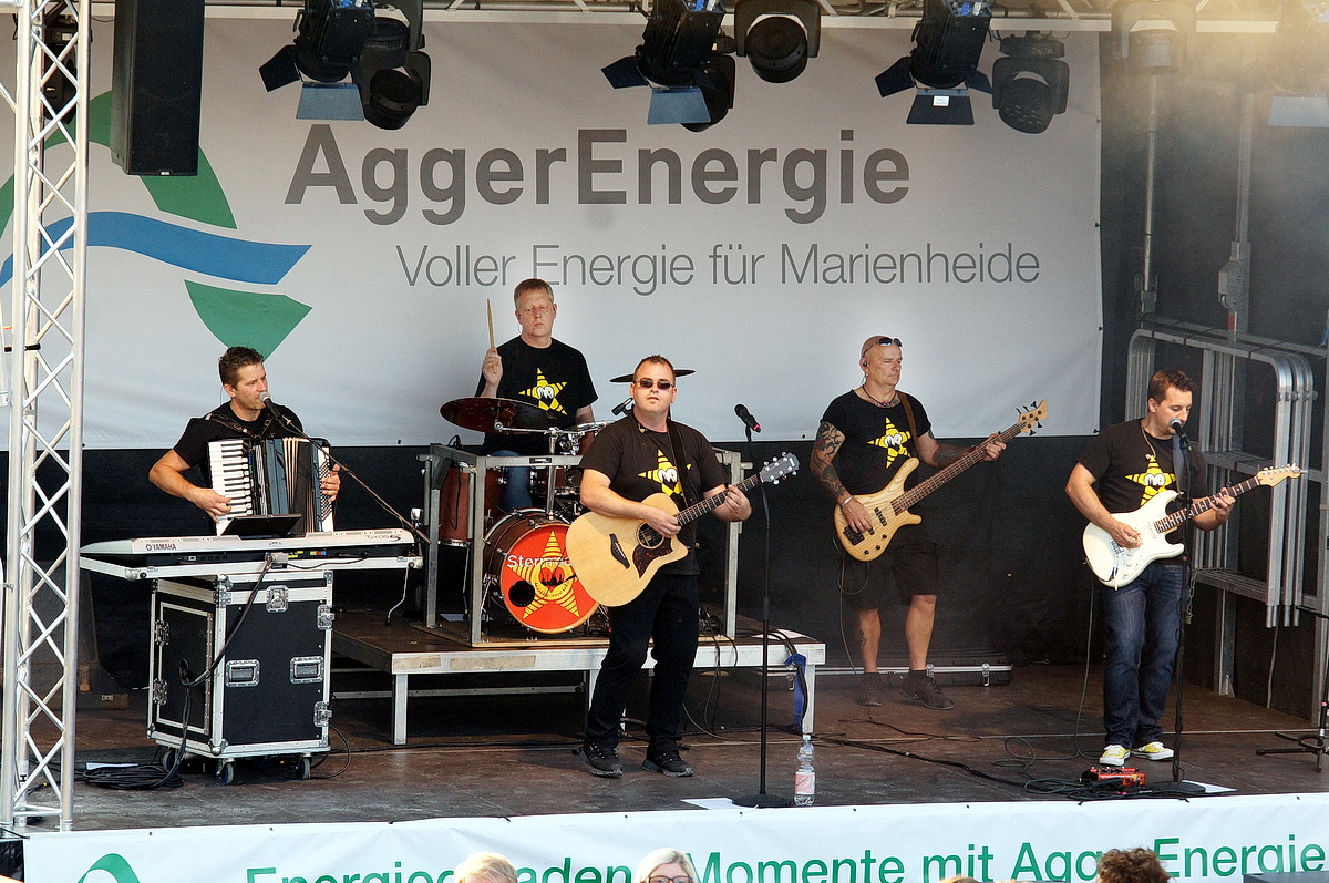 /2019/07/5-7-2019openairheig55.JPG