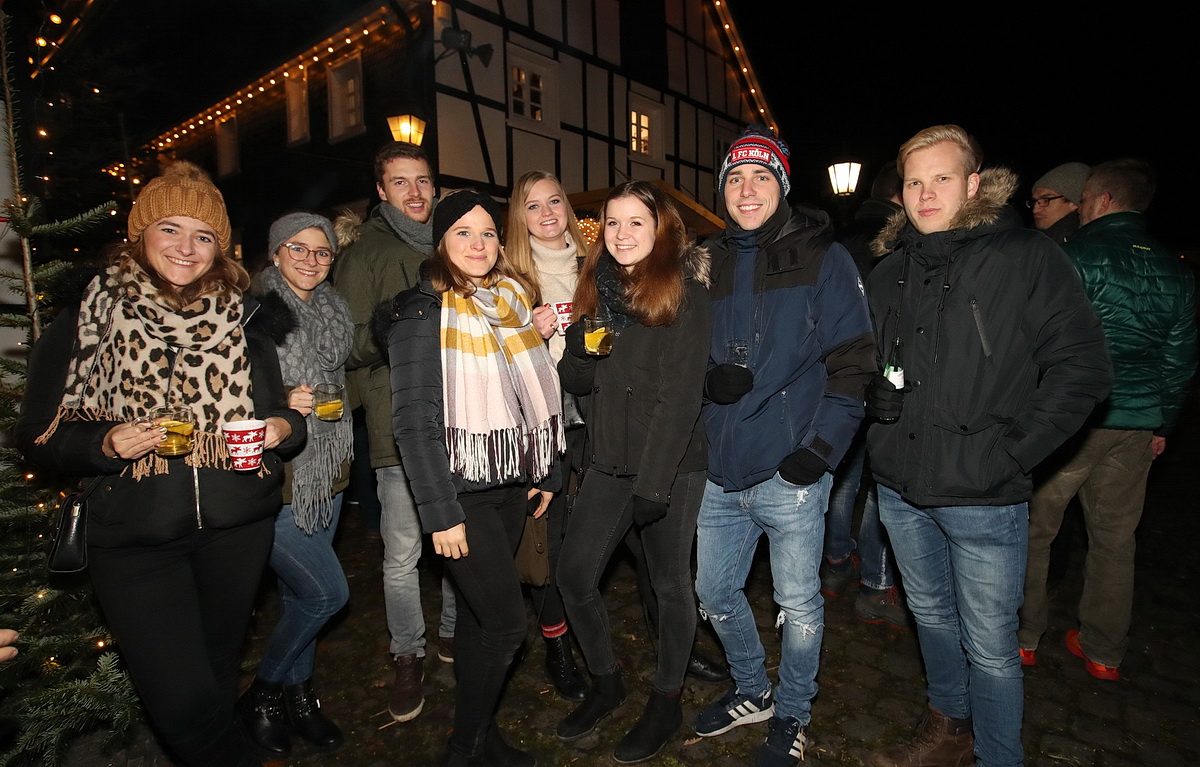 /2019/11/30-11-2019weihfesteg10.JPG