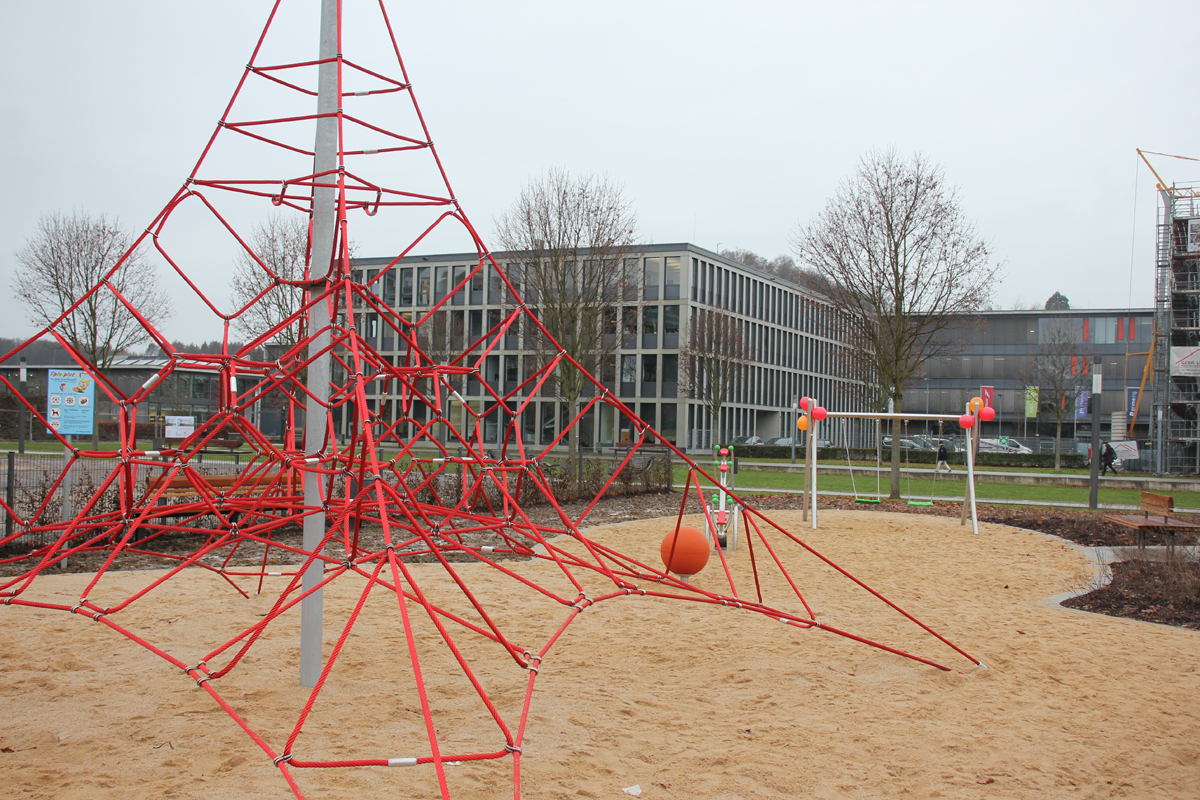 /2019/12/06-12-2019Spielplatz3.jpg