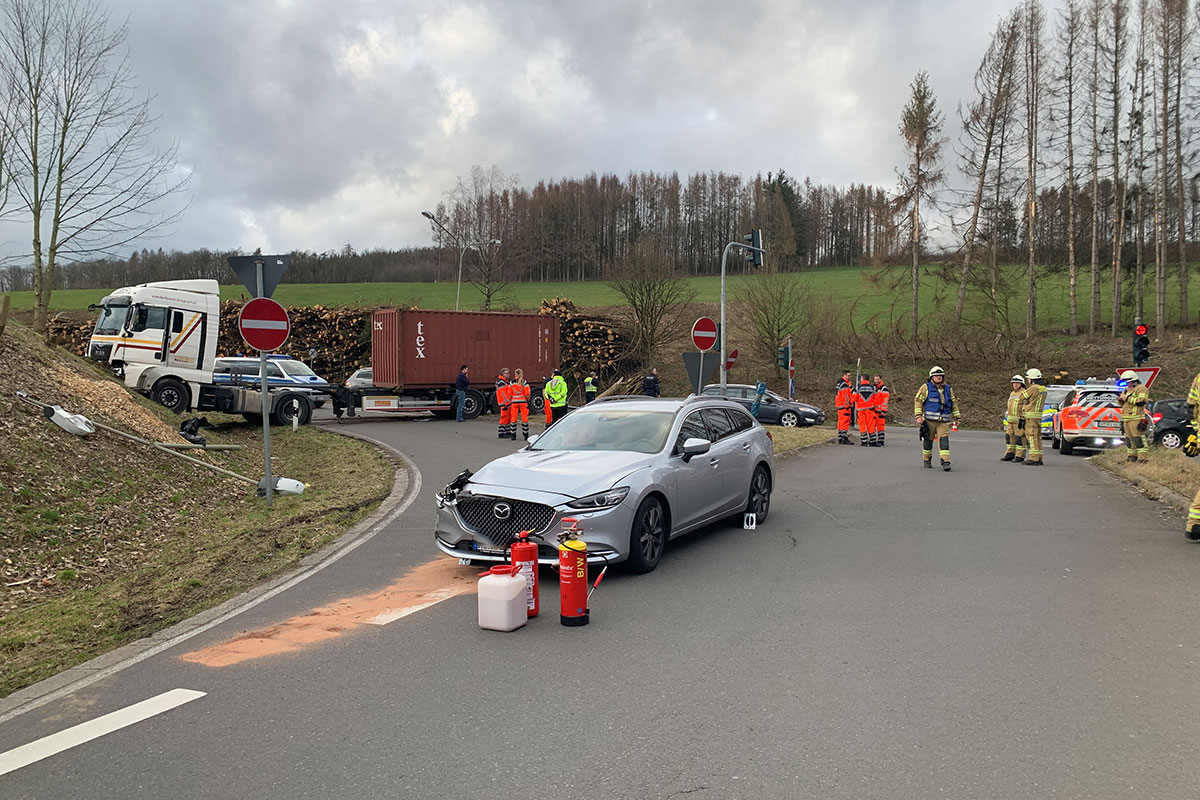 Schwerer Unfall in Kehlinghausen - Oberberg-Aktuell