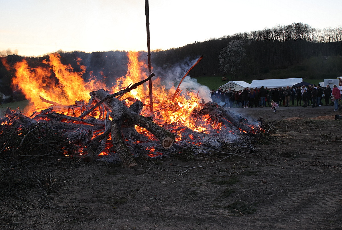 /2022/04/16-04-2022osterfeuerg%2002.JPG