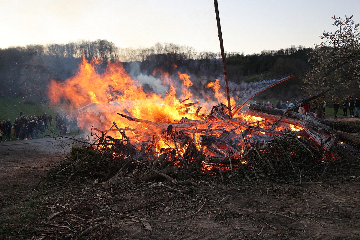 /2022/04/16-04-2022osterfeuerg%2008.JPG