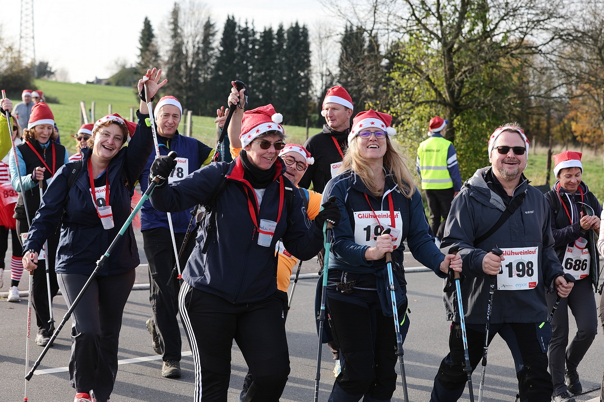 /2022/11/27-11-2022gluehlaufg%2002.JPG