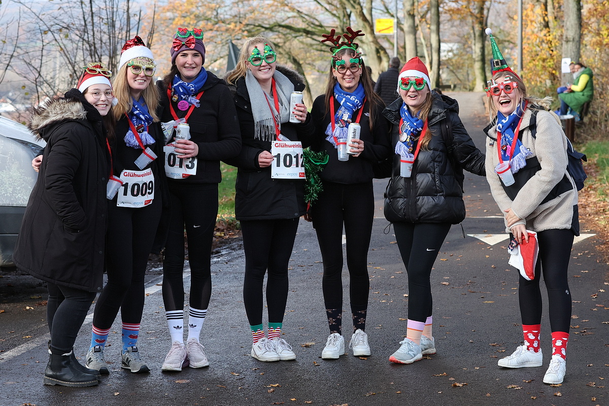 /2022/11/27-11-2022gluehlaufg%2010.JPG