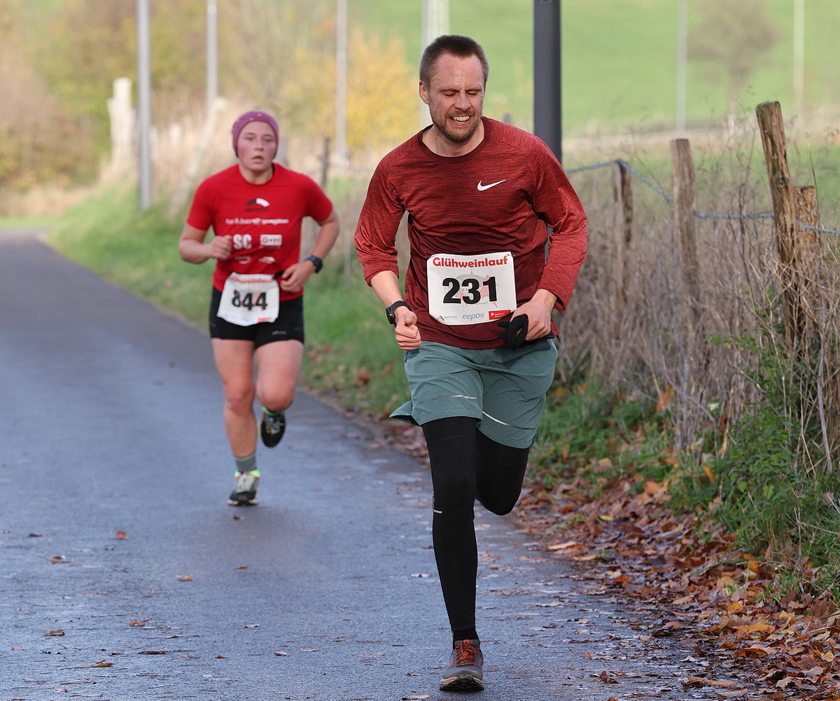 /2022/11/27-11-2022gluehlaufg%2015.JPG