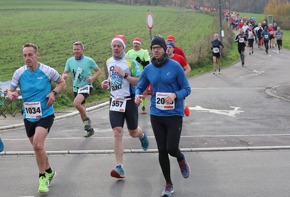 /2022/11/27-11-2022gluehlaufg%2020.JPG