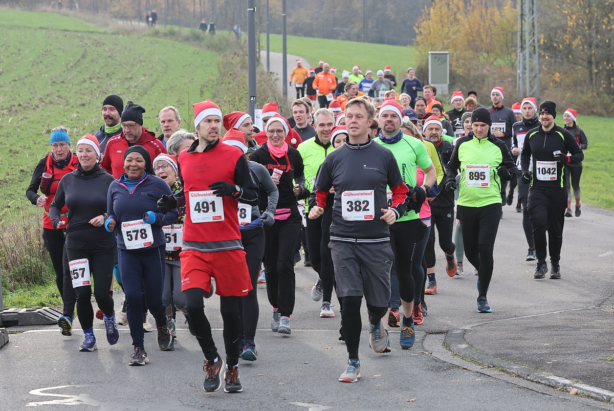 /2022/11/27-11-2022gluehlaufg%2022.JPG