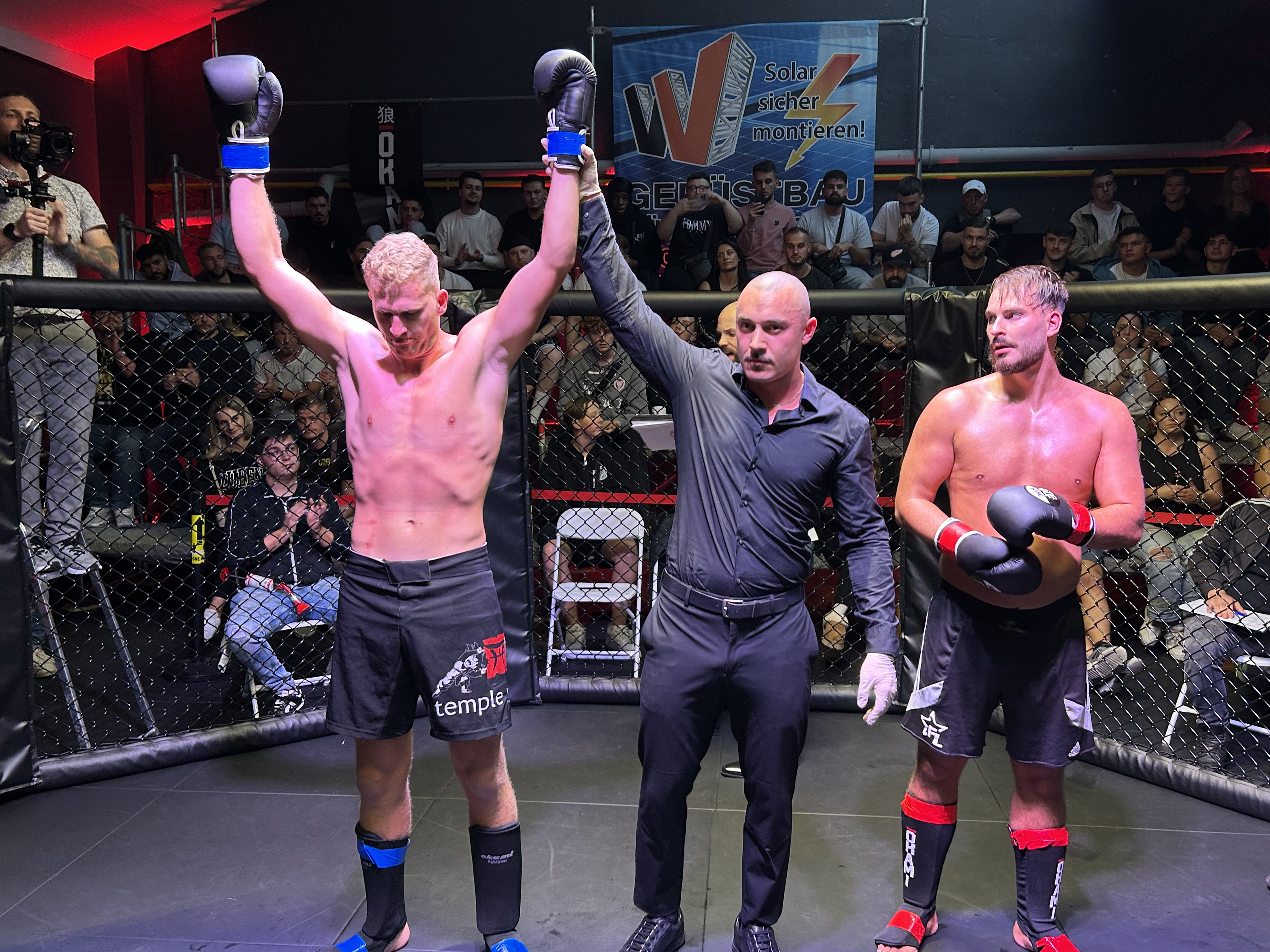 /2023/09/30-09-2023fightnight03.jpg