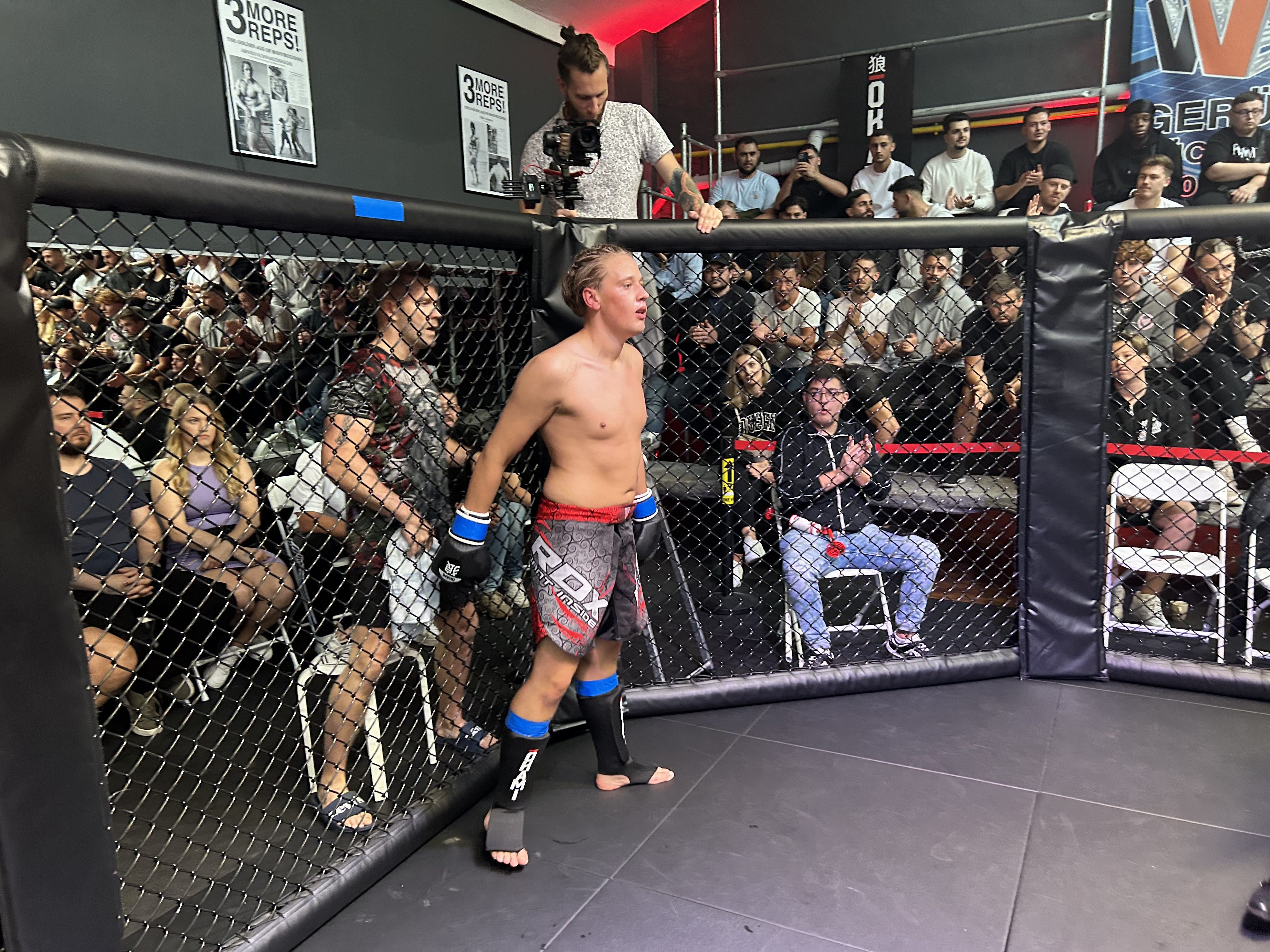 /2023/09/30-09-2023fightnight06.jpg