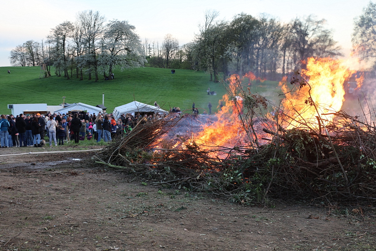 /2025/04/19-04-2025osterfeuerg%2003.JPG