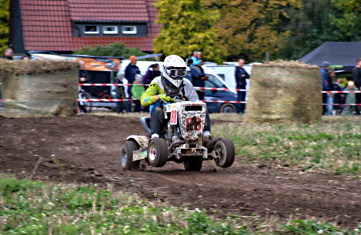 Leon Lindner rast zum Titel - Oberberg-Aktuell