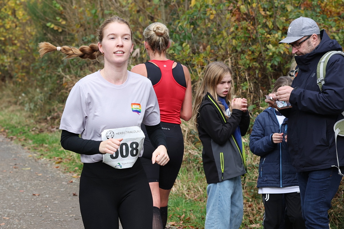 /2025/11/02-11-2025waldlaufg%2020.JPG