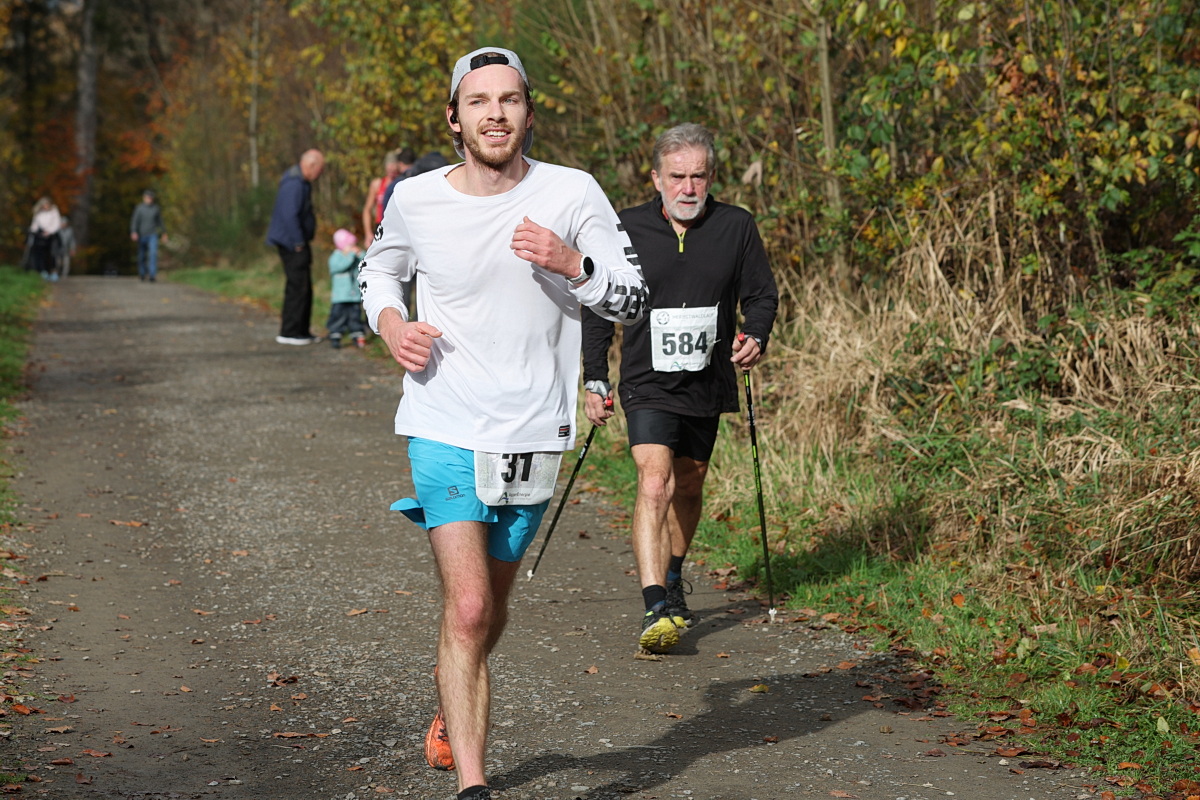 /2025/11/02-11-2025waldlaufg%2024.JPG