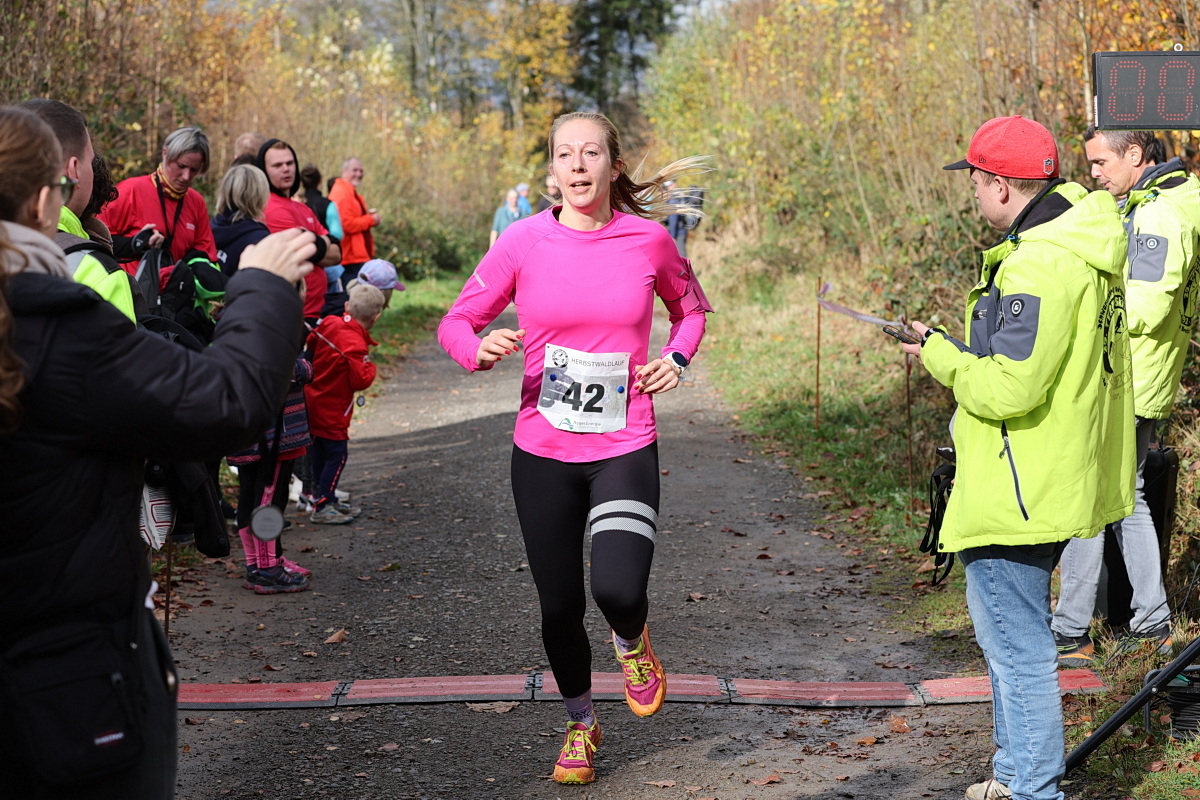 /2025/11/02-11-2025waldlaufg%2026.JPG