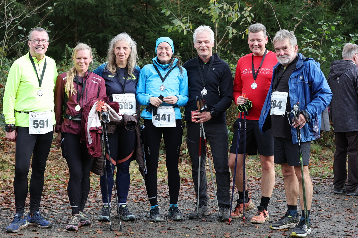 /2025/11/02-11-2025waldlaufg%2027.JPG