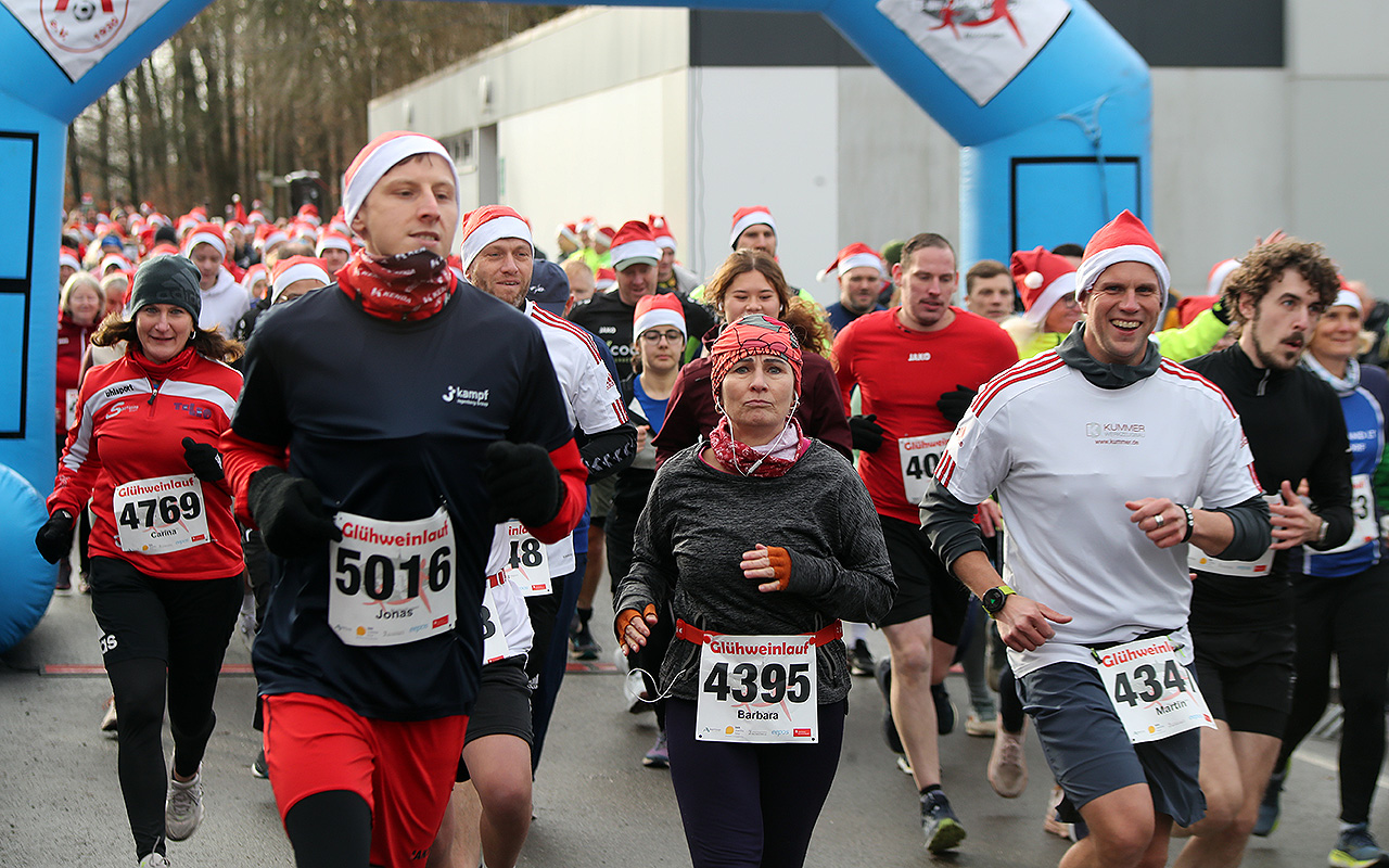 /2025/11/29-11-2025-gluehweinlauf-Mhagen-007.JPG