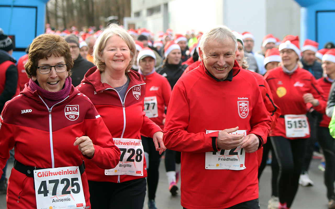 /2025/11/29-11-2025-gluehweinlauf-Mhagen-010.JPG
