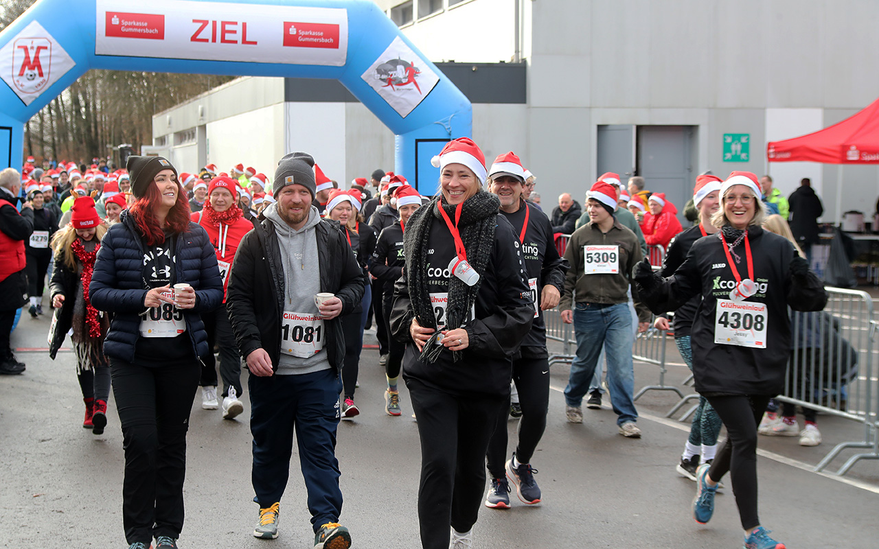 /2025/11/29-11-2025-gluehweinlauf-Mhagen-011.JPG