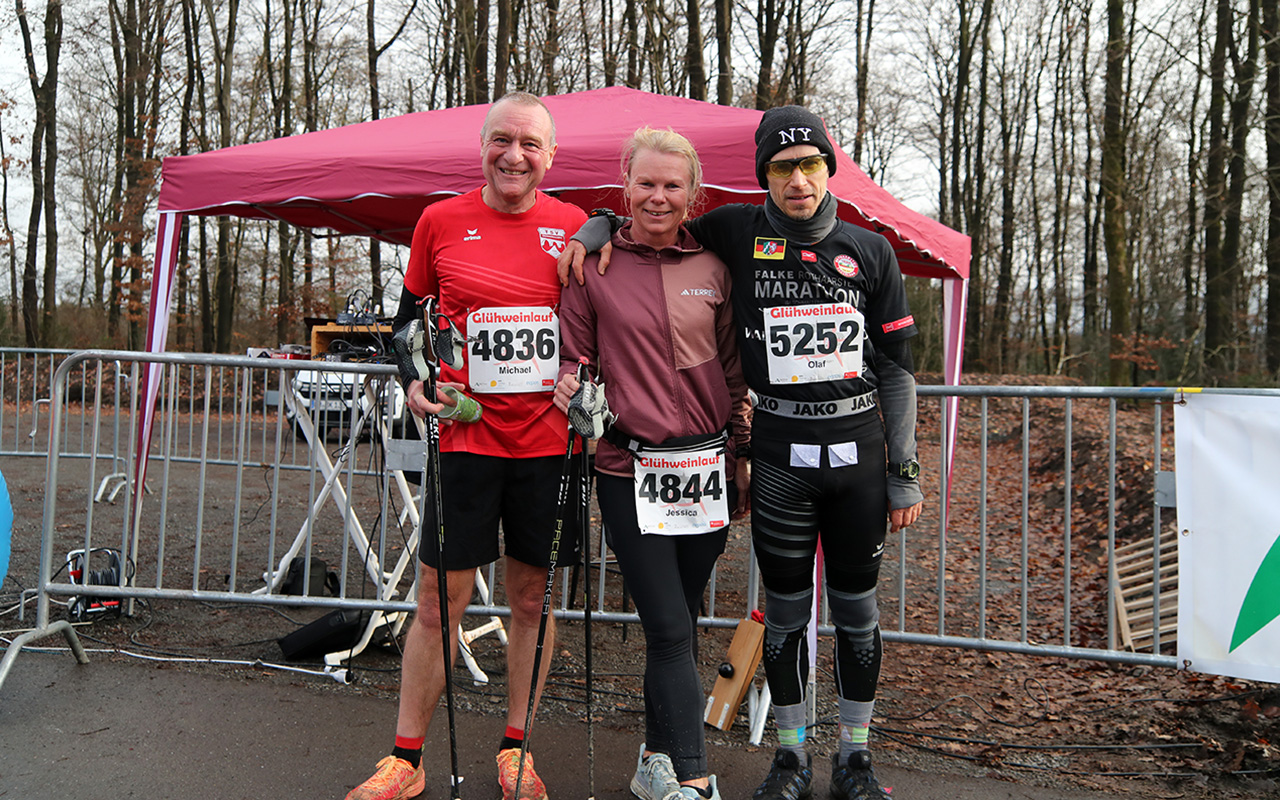 /2025/11/29-11-2025-gluehweinlauf-Mhagen-021.JPG