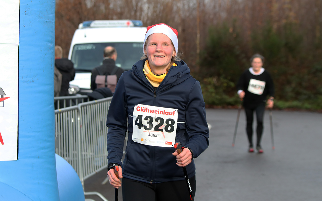 /2025/11/29-11-2025-gluehweinlauf-Mhagen-025.JPG