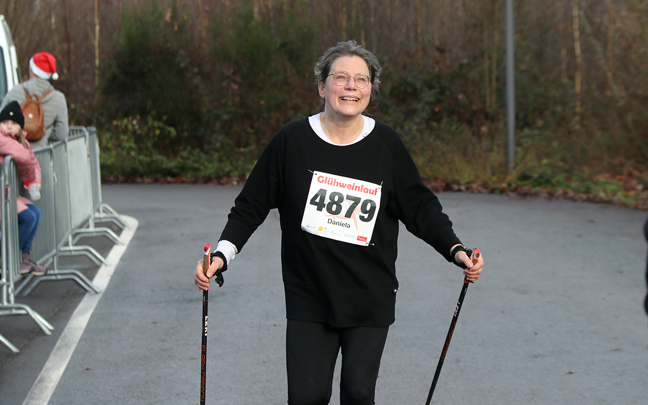 /2025/11/29-11-2025-gluehweinlauf-Mhagen-026.JPG