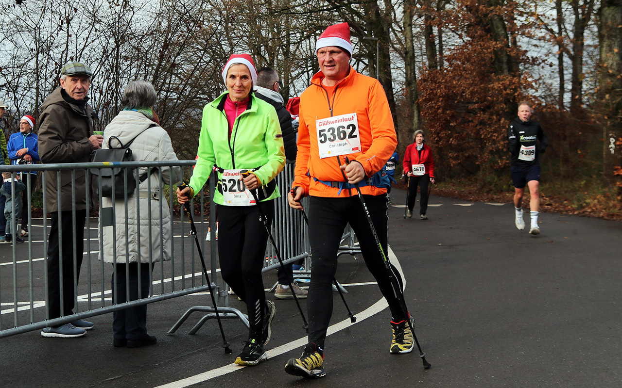 /2025/11/29-11-2025-gluehweinlauf-Mhagen-045.JPG