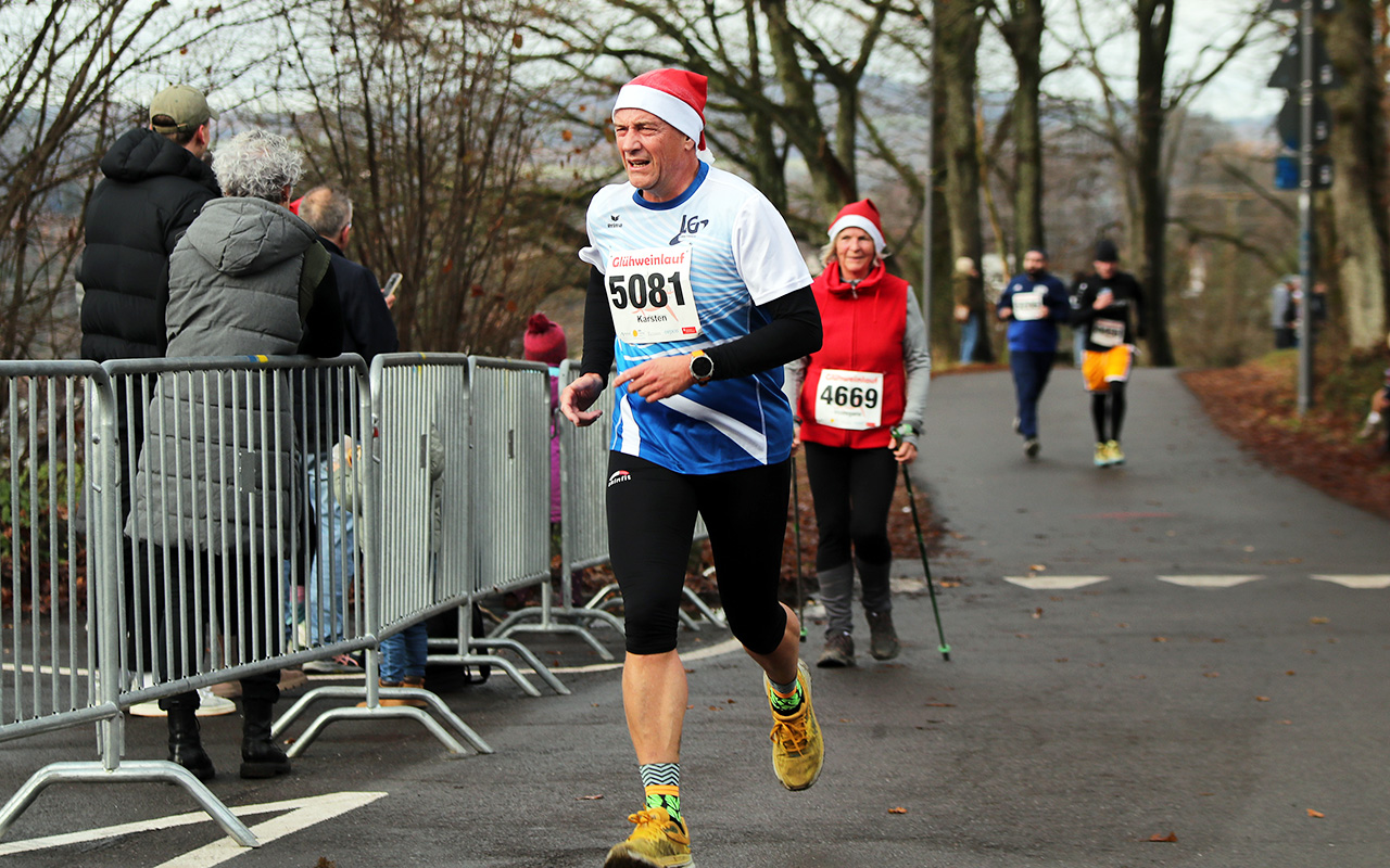 /2025/11/29-11-2025-gluehweinlauf-Mhagen-049.JPG