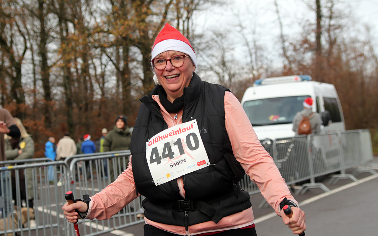 /2025/11/29-11-2025-gluehweinlauf-Mhagen-064.JPG