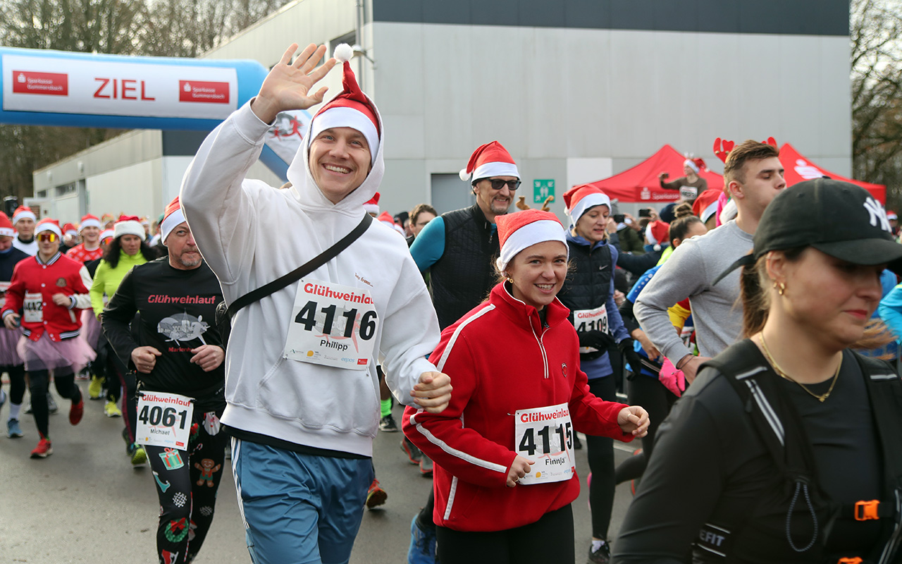 /2025/11/29-11-2025-gluehweinlauf-Mhagen-077.JPG