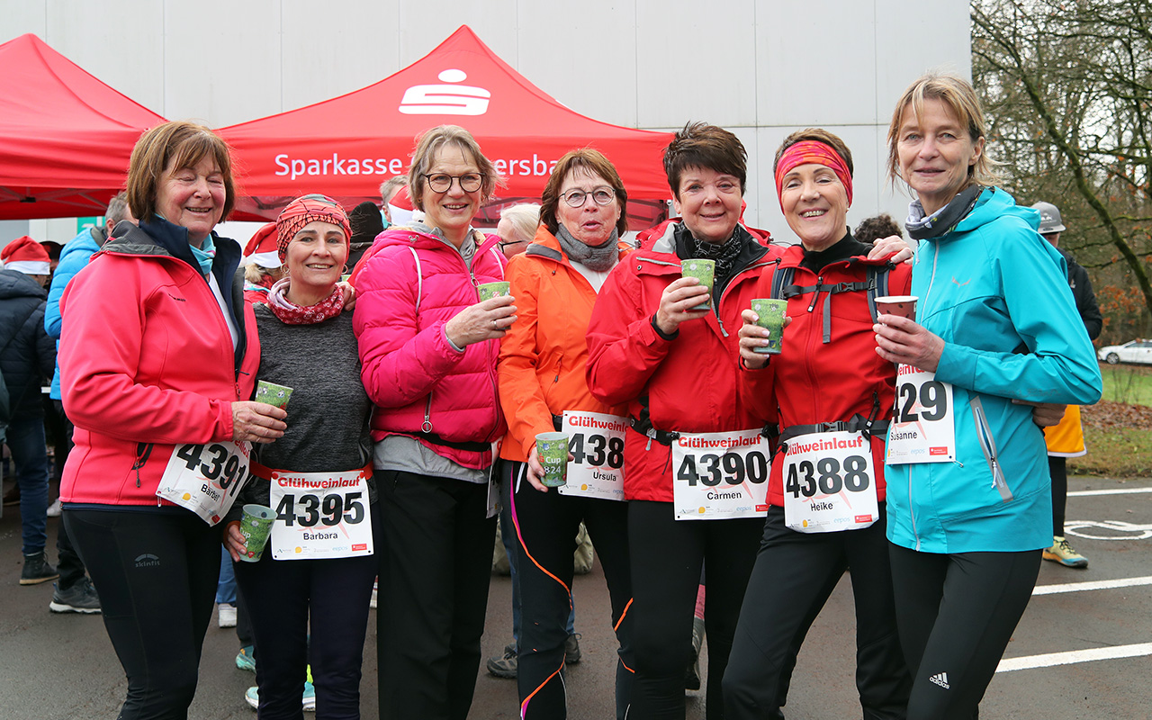 /2025/11/29-11-2025-gluehweinlauf-Mhagen-081.JPG