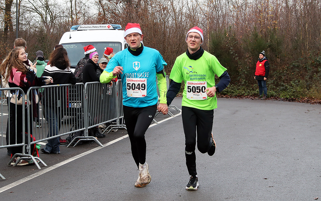/2025/11/29-11-2025-gluehweinlauf-Mhagen-103.JPG