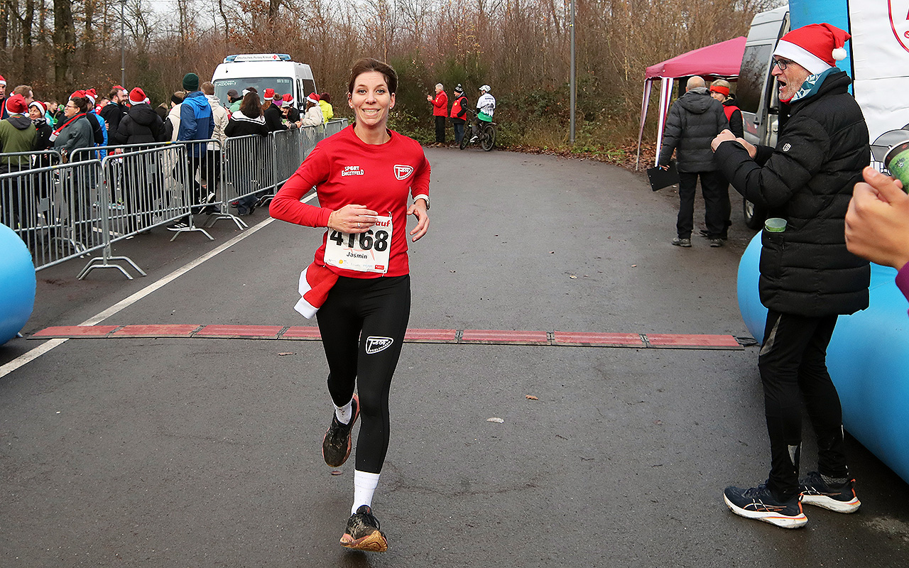 /2025/11/29-11-2025-gluehweinlauf-Mhagen-106.JPG
