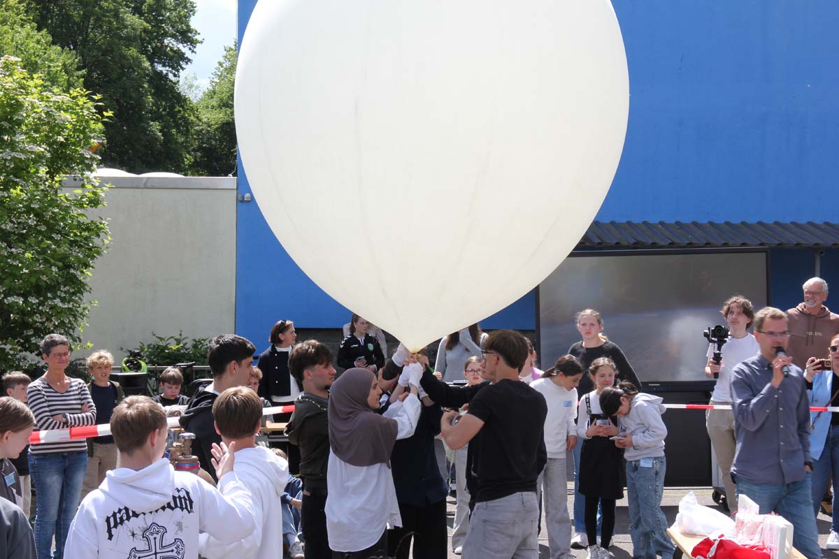 /2026/05/18-05-2026Ballong05.jpg