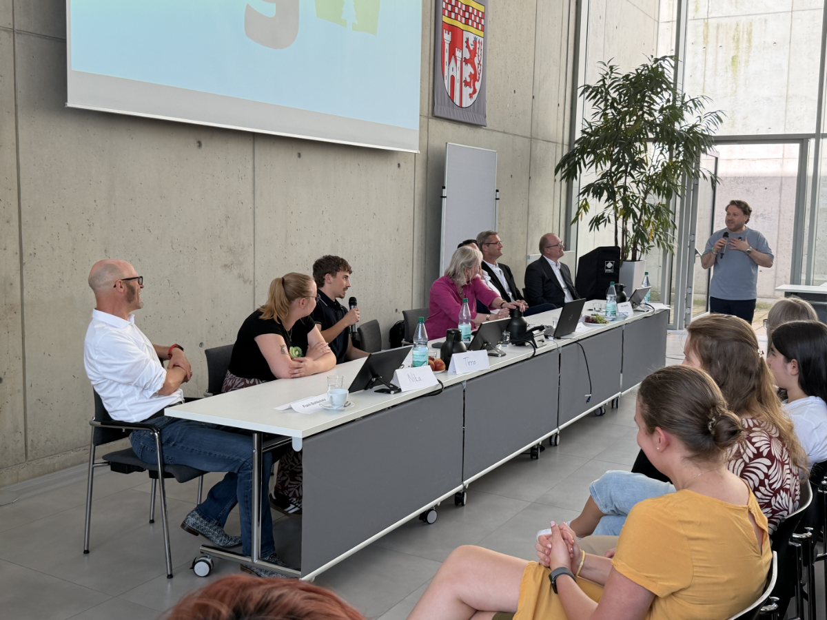 /2026/05/29-05-2026Podiumg03.jpg