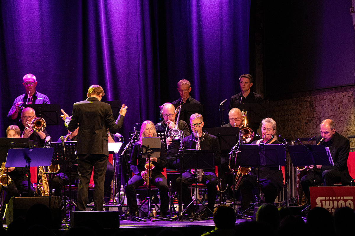 /2026/10/09-10-2026swingcompanyg16.jpg