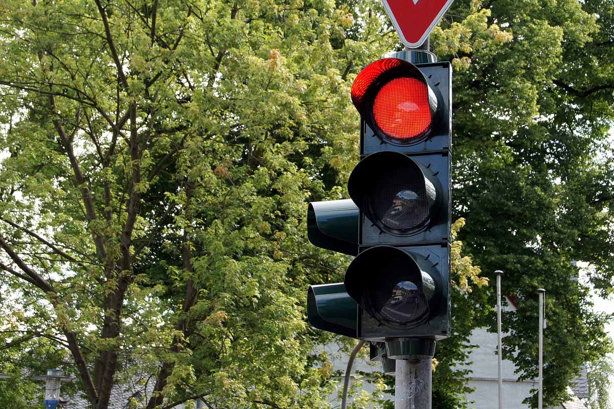 Ampel Gerade Auf Rot Umgesprungen